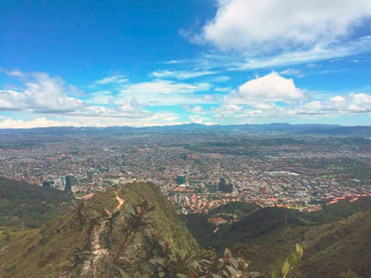 Fotografía 1: Tomada el 20 de julio del 2019 (Fuente propia) Vista de Bogotá desde un lugar en los cerros orientales.