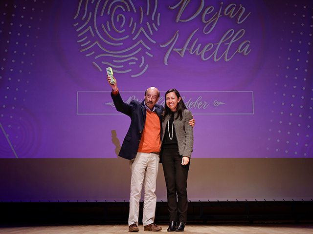Manuel Cubides en la ceremonia de "Dejar Huella 2022"